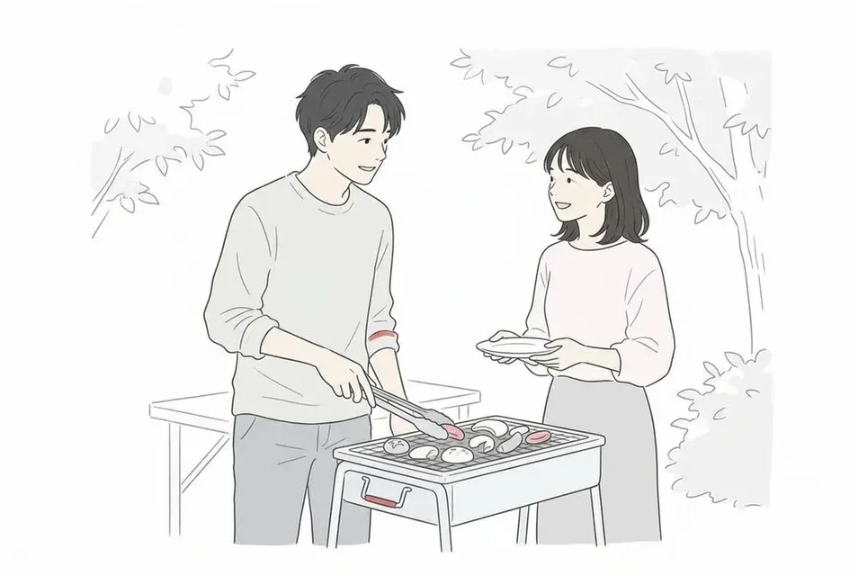 自然豊かなバーベキュー場で食材を焼きながら笑顔で会話を楽しむ男女