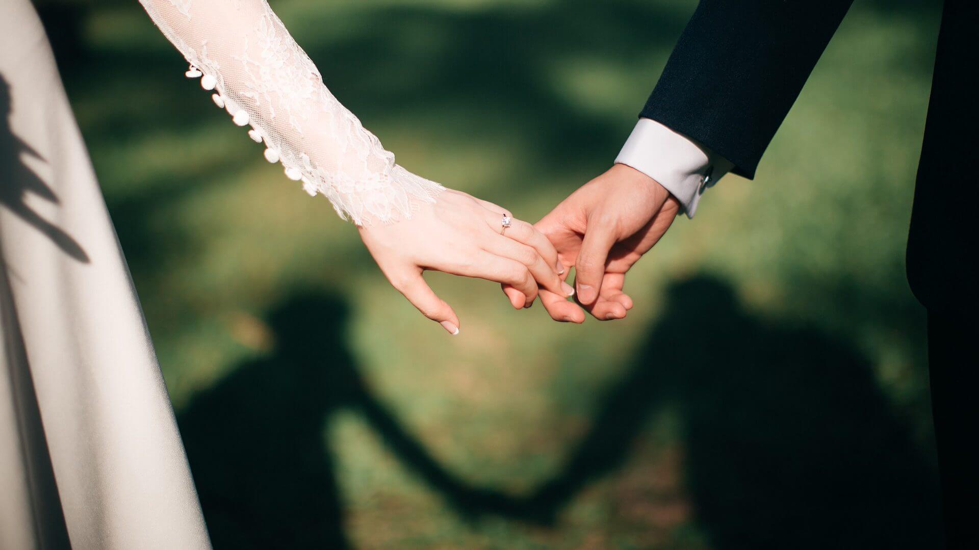出会系で結婚した人はいる？馴れ初めや親の反対を乗り越えた方法